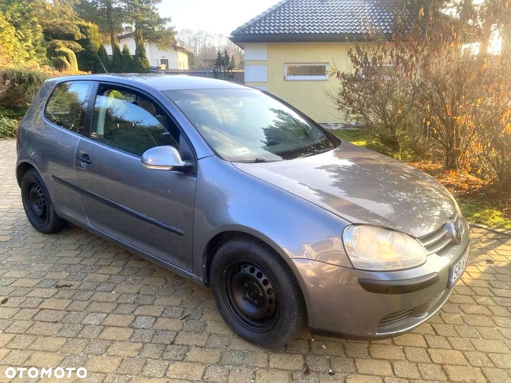 Volkswagen Golf 1.9 TDI Trendline DSG - 32