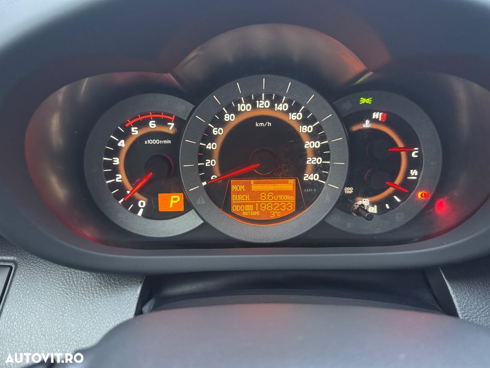 Toyota RAV4 2.2 D-4D 4x4 Automatik Travel - 8