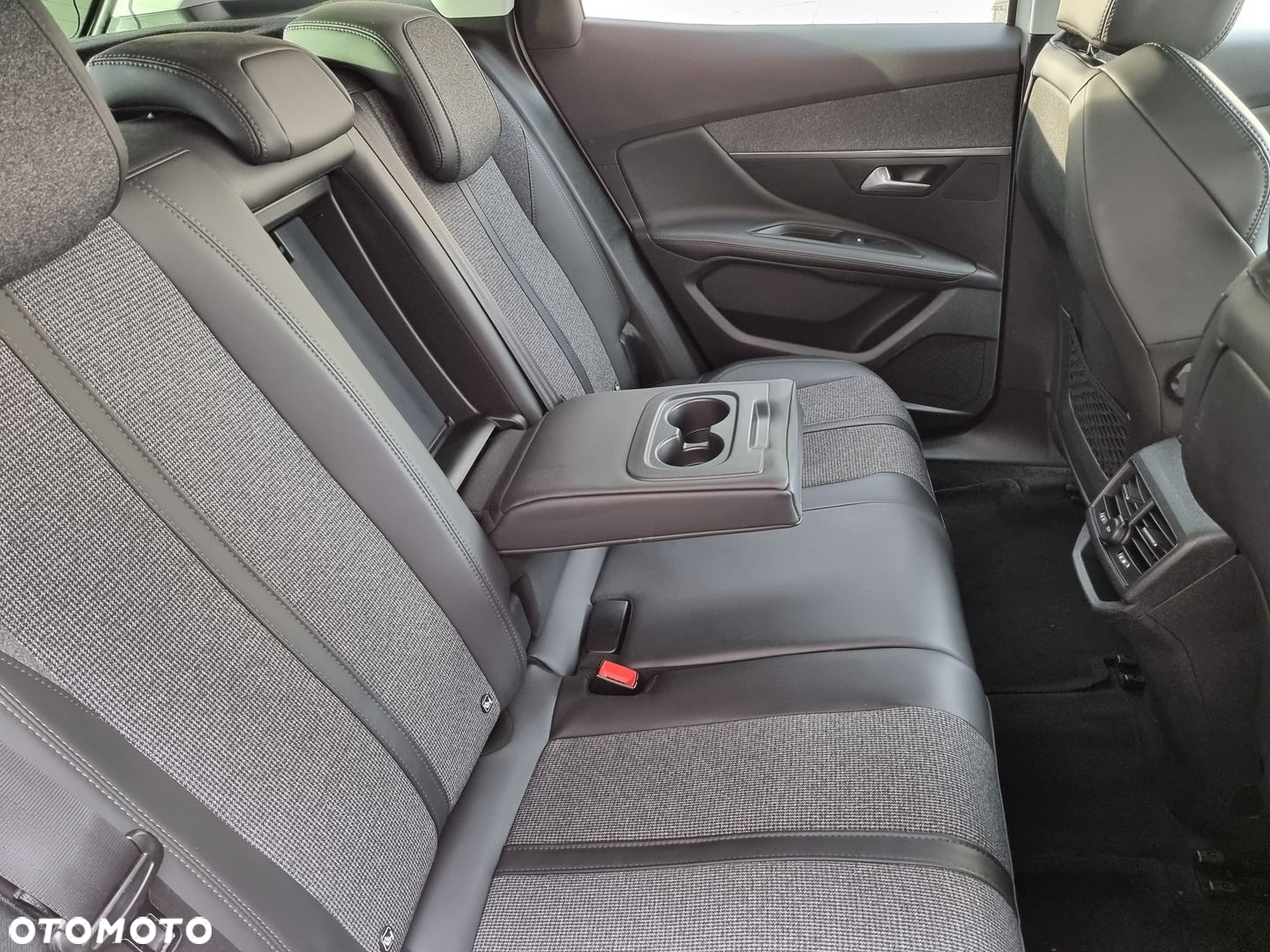 Peugeot 3008 1.2 PureTech Allure S&S EAT6 - 18