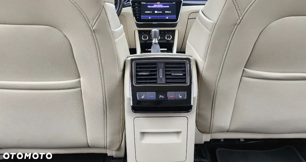 Skoda Superb 2.0 TDI 4x4 L&K DSG - 3