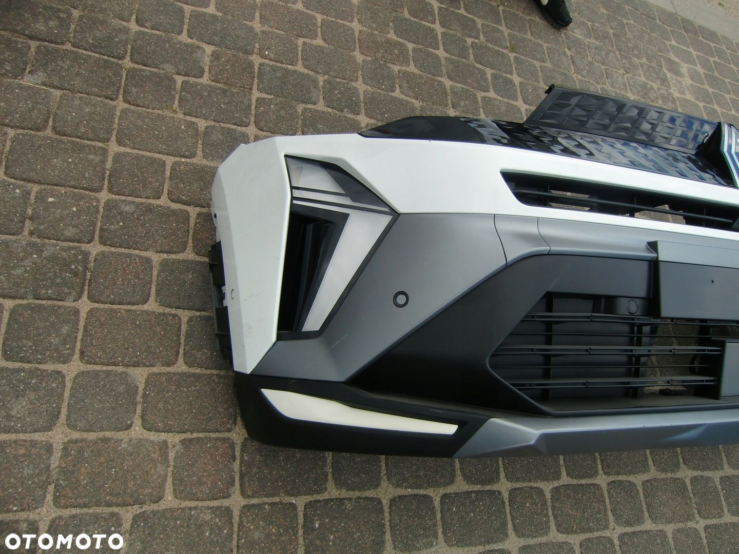 ZDERZAK RENAULT CAPTUR II E TECH 6XPDC - 3
