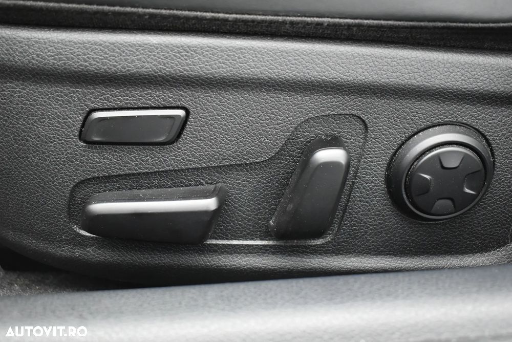 Kia Stinger 2.0 T-GDI RWD GT Line - 12