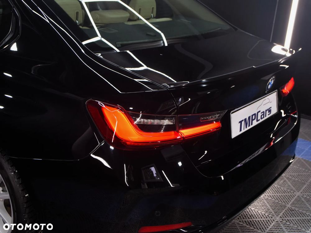 BMW Seria 3 318i - 15