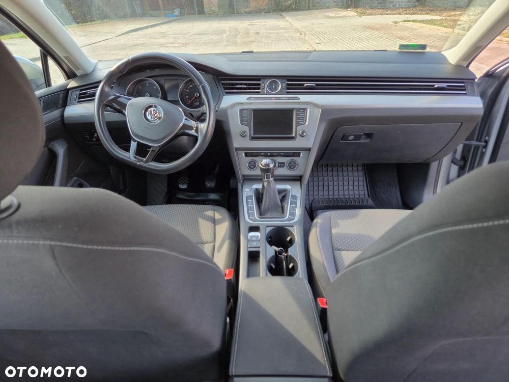 Volkswagen Passat 1.6 TDI BMT Trendline - 17