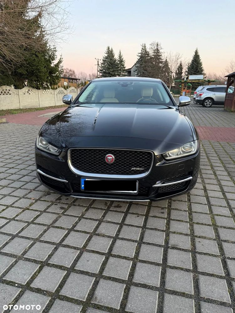 Jaguar XE 2.0 D Prestige - 12