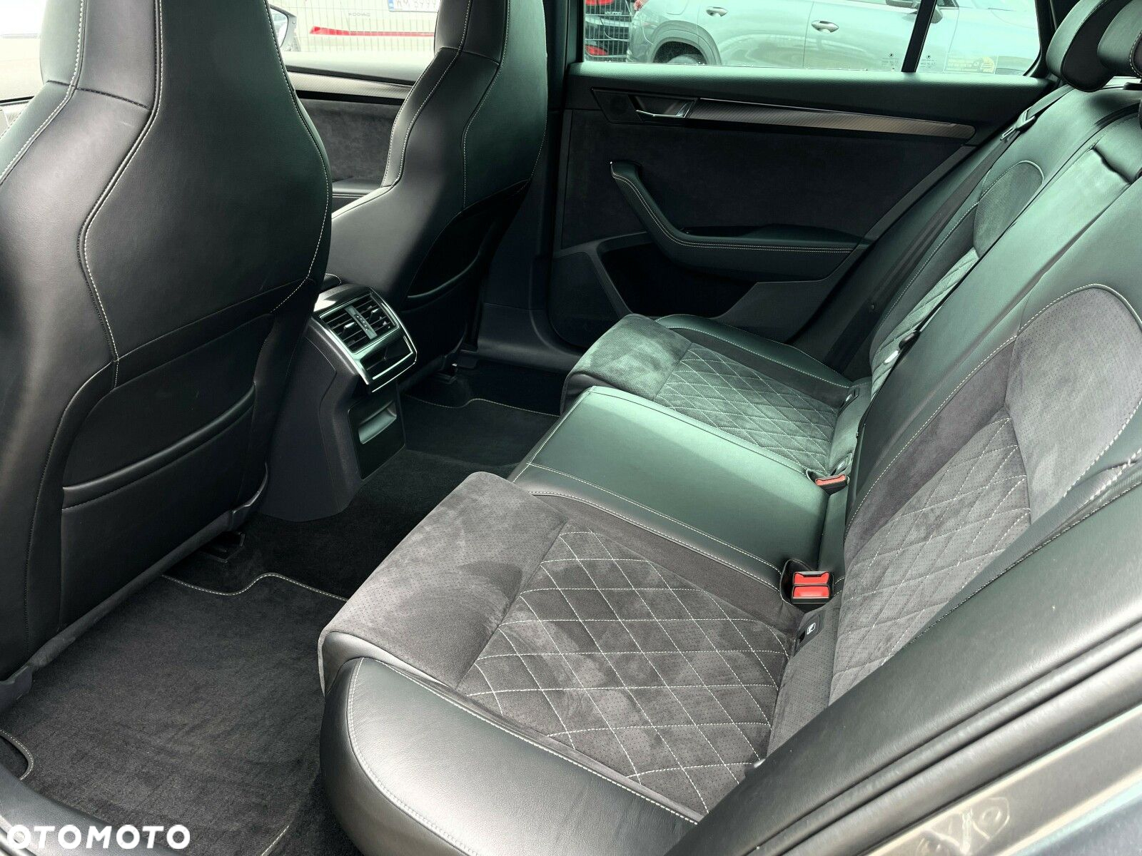 Skoda Superb 2.0 TSI Sportline DSG - 11