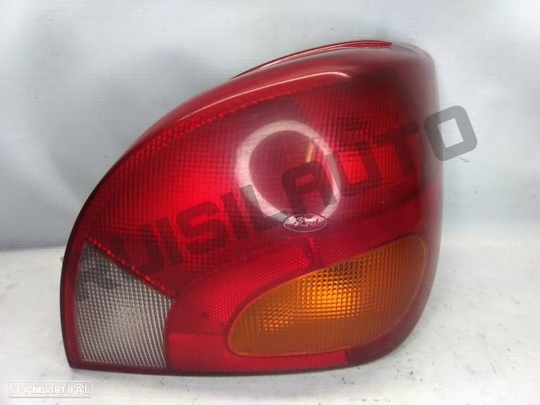 Farolim Trás Painel Direito  Ford Fiesta Iv [1995_2002] 1.25 I - 1