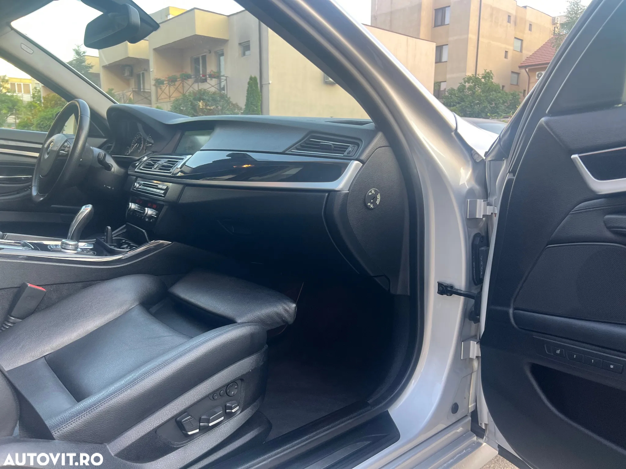 BMW Seria 5 520d - 28