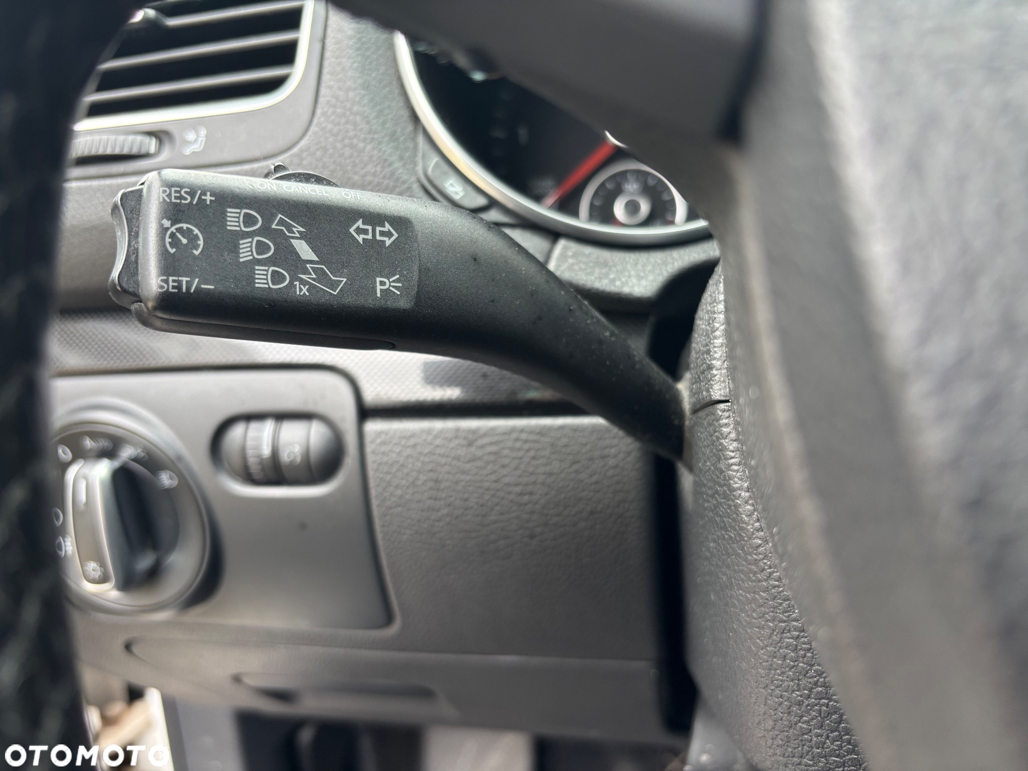 Volkswagen Golf 1.6 TDI DPF Highline - 13