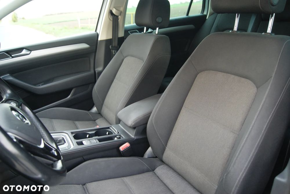 Volkswagen Passat 2.0 TDI SCR DSG Highline - 16