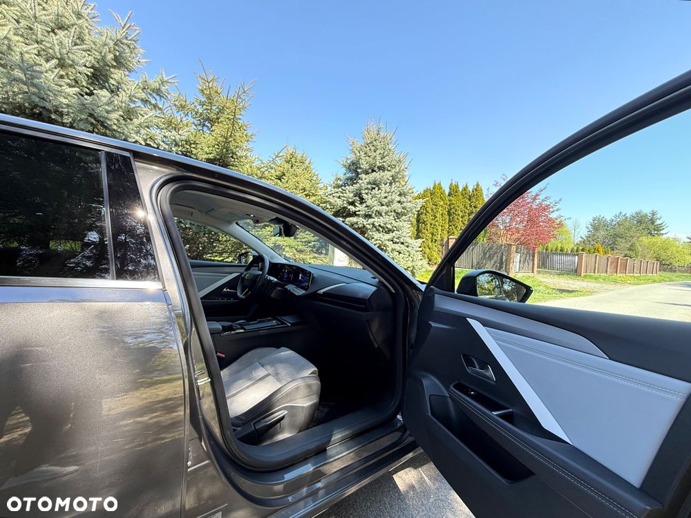 Opel Astra 1.2 T Elegance S&S - 25