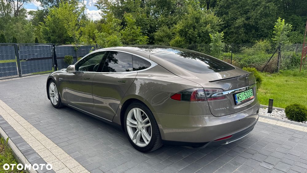 Tesla Model S 90 D - 22