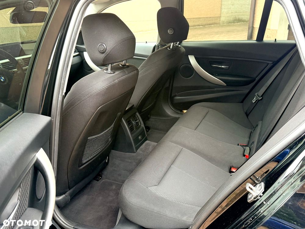 BMW Seria 3 320d - 22