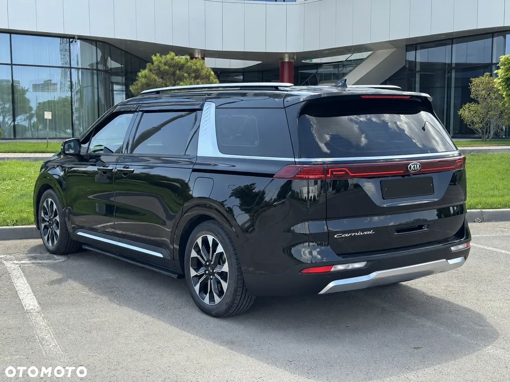 Kia Carnival - 7