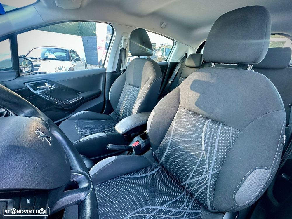 Peugeot 208 1.2 PureTech Allure EAT6 - 13