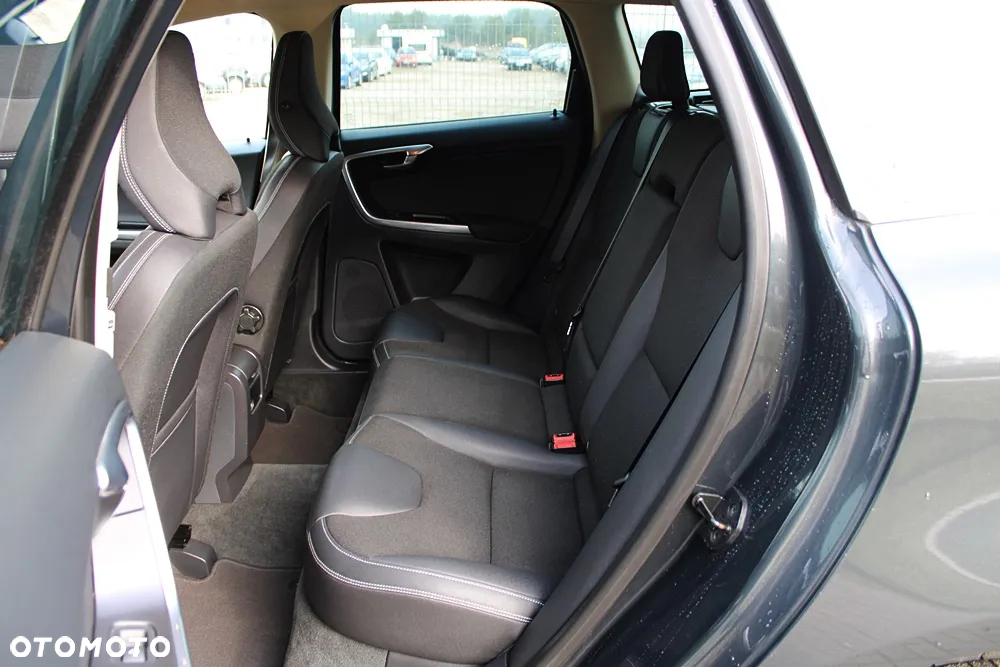 Volvo XC 60 2.4D AWD Momentum - 30