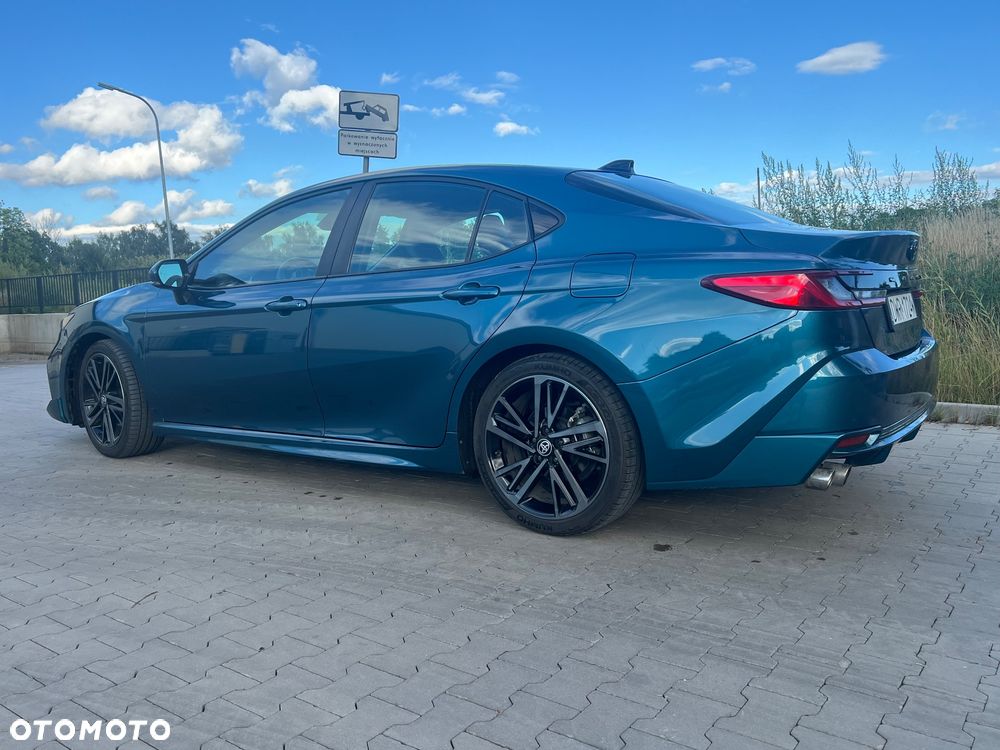 Toyota Camry - 4