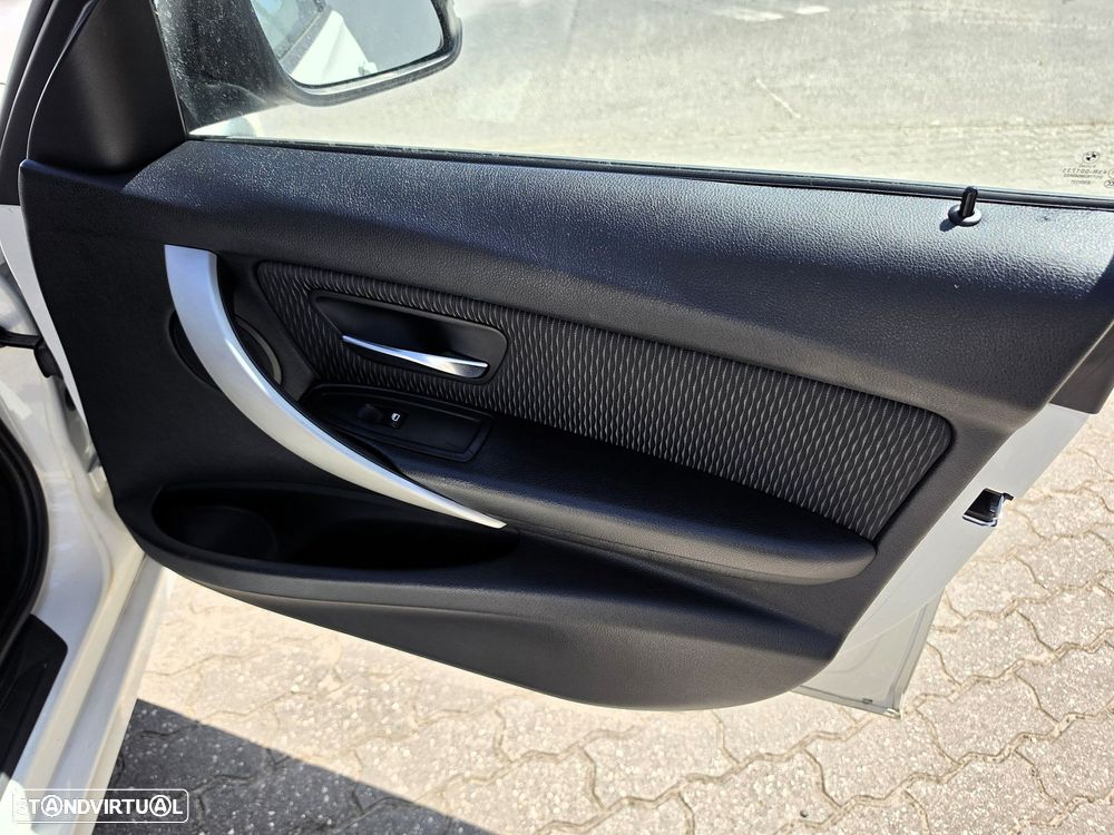 BMW 318 d Line Modern - 30