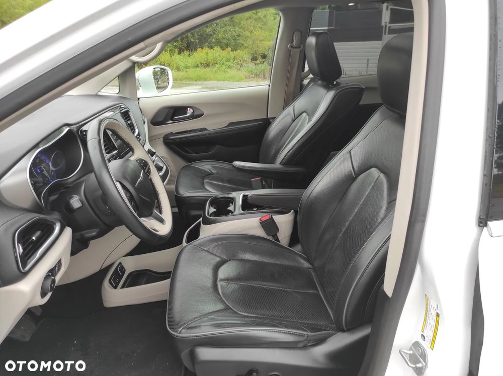 Chrysler Pacifica - 14