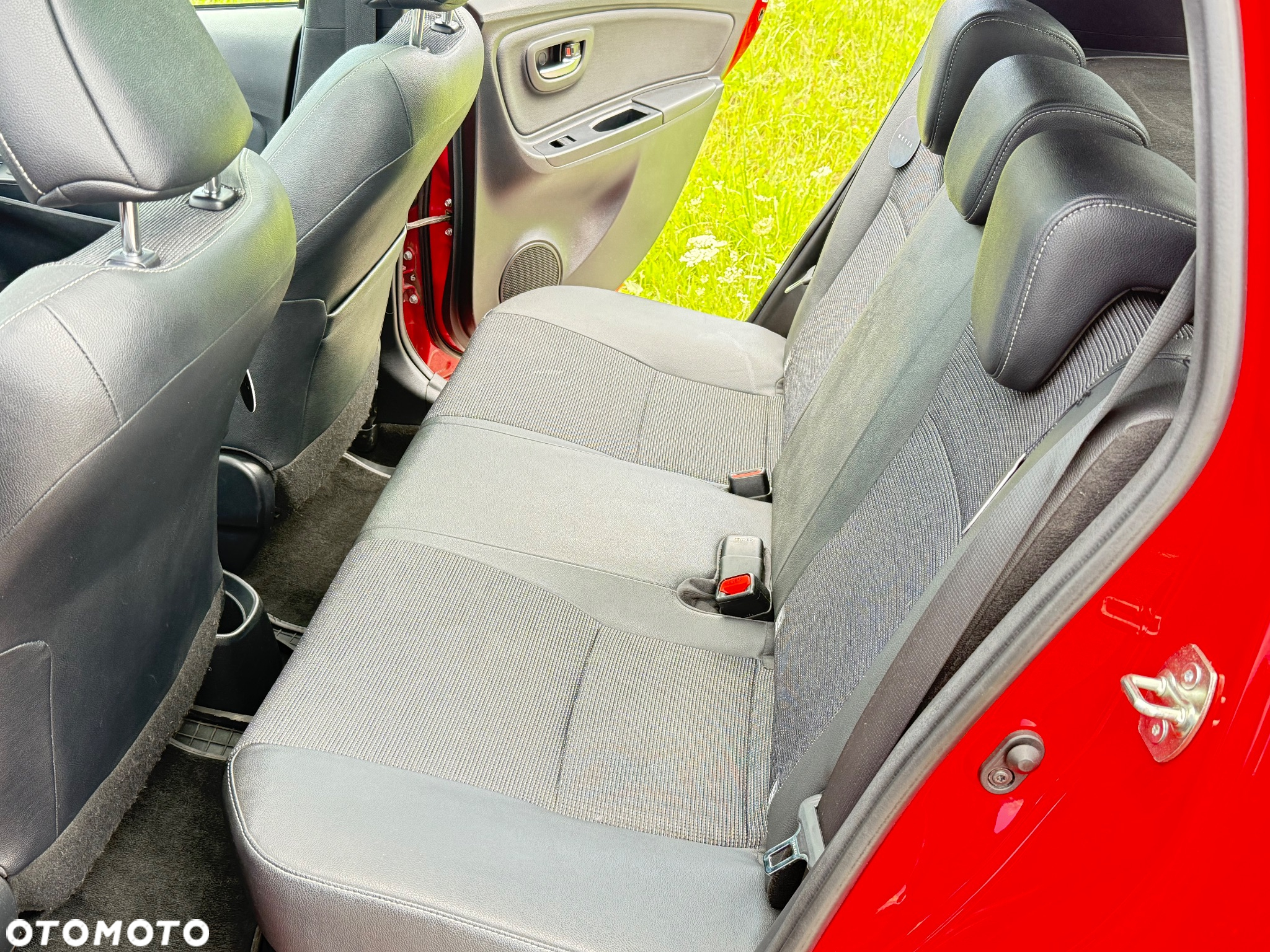 Toyota Yaris Hybrid 100 GR Sport - 20