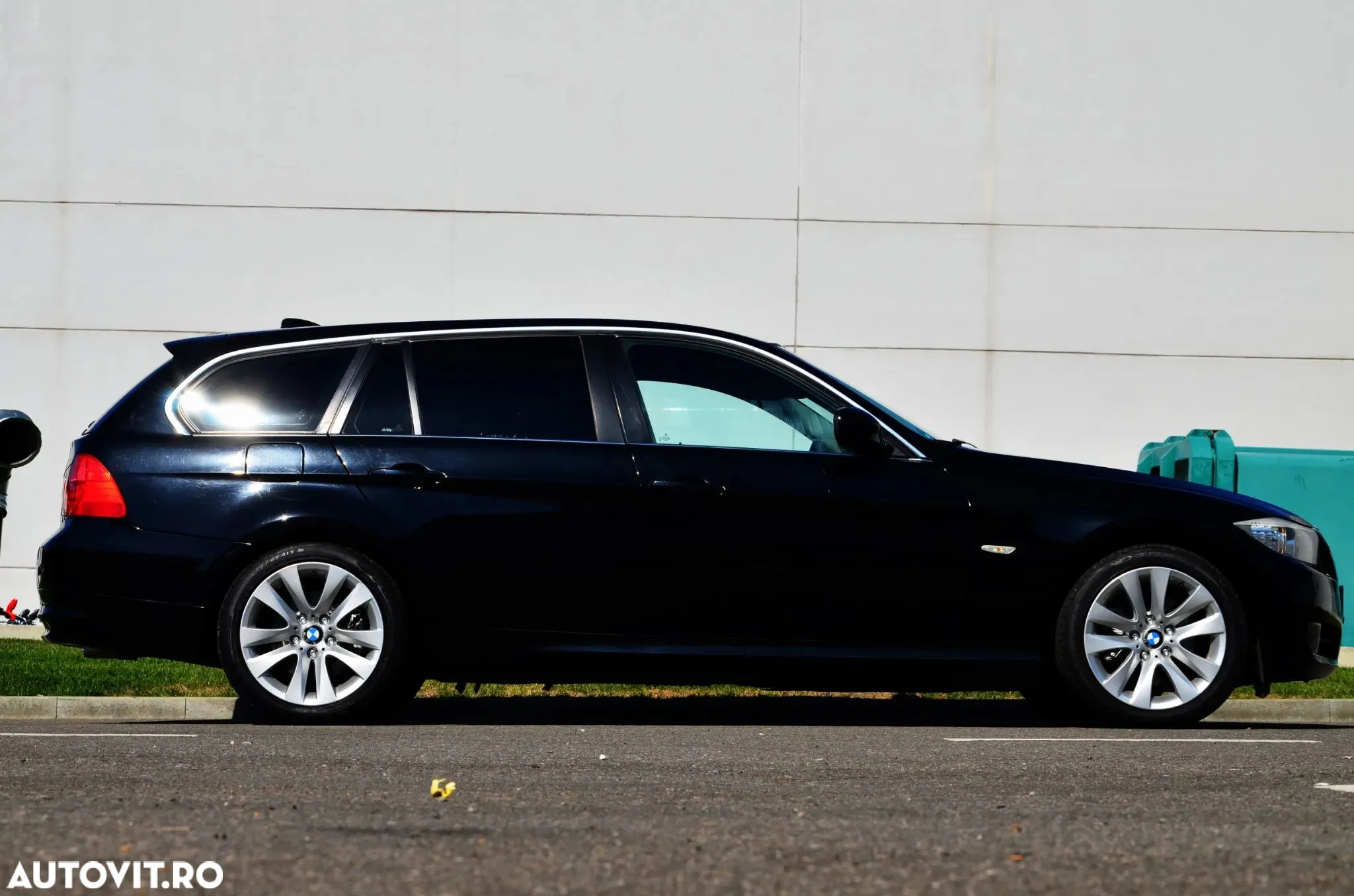 BMW Seria 3 318d DPF Touring Aut. Edition Lifestyle - 3
