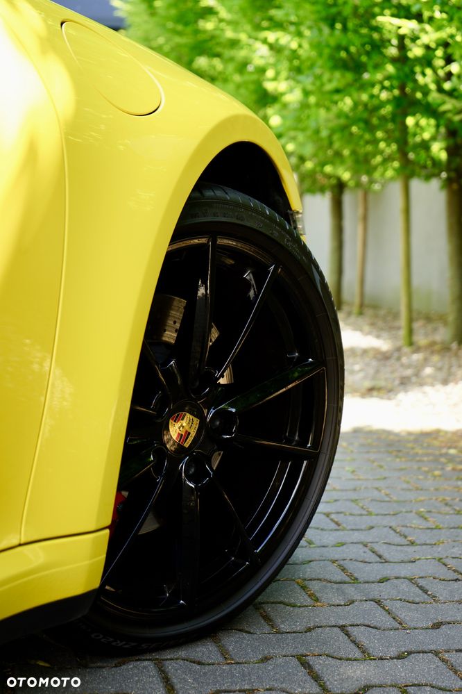 Porsche 911 Carrera 4S - 4