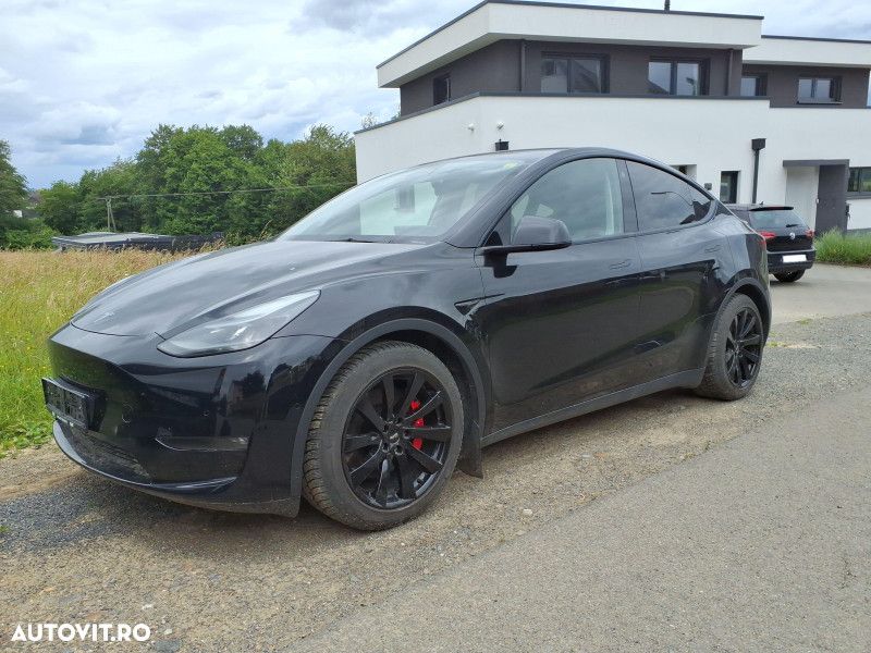 Tesla Model Y - 1