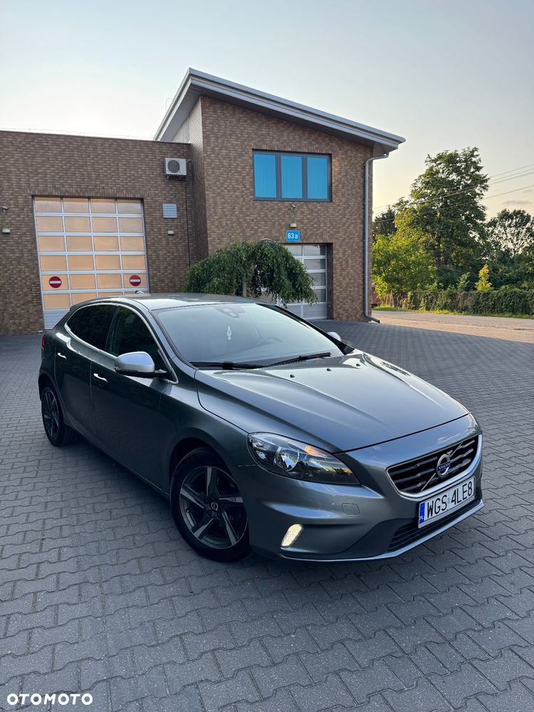 Volvo V40 D2 Drive-E R-Design Momentum - 1