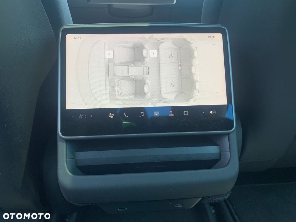 Tesla Model 3 AWD - 24