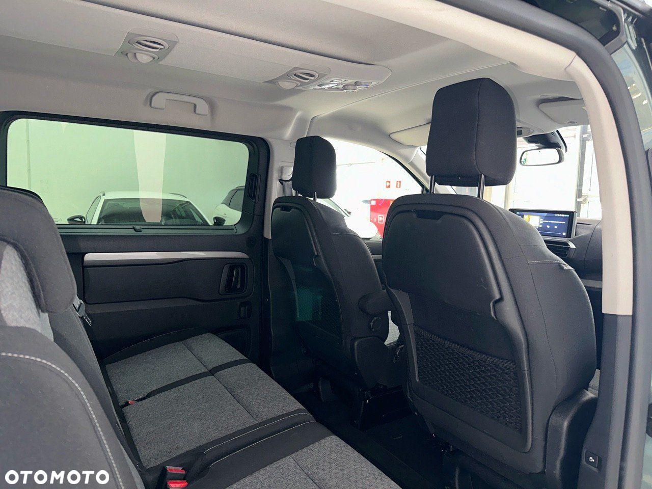 Peugeot Traveller - 12