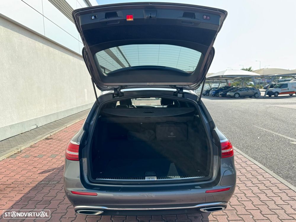 Mercedes-Benz E 300 de Avantgarde 4Matic - 32