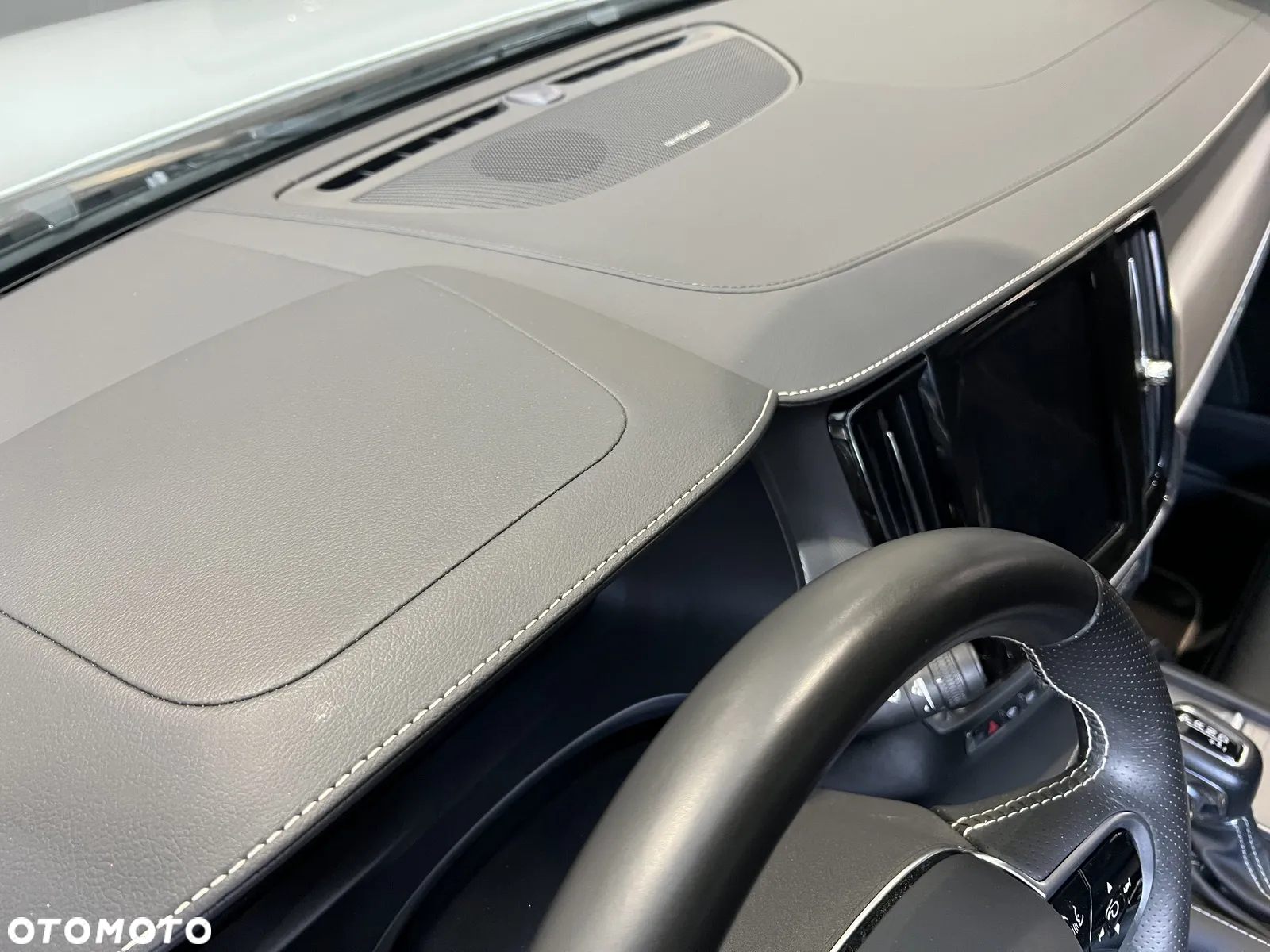 Volvo V90 D5 AWD R-Design - 27
