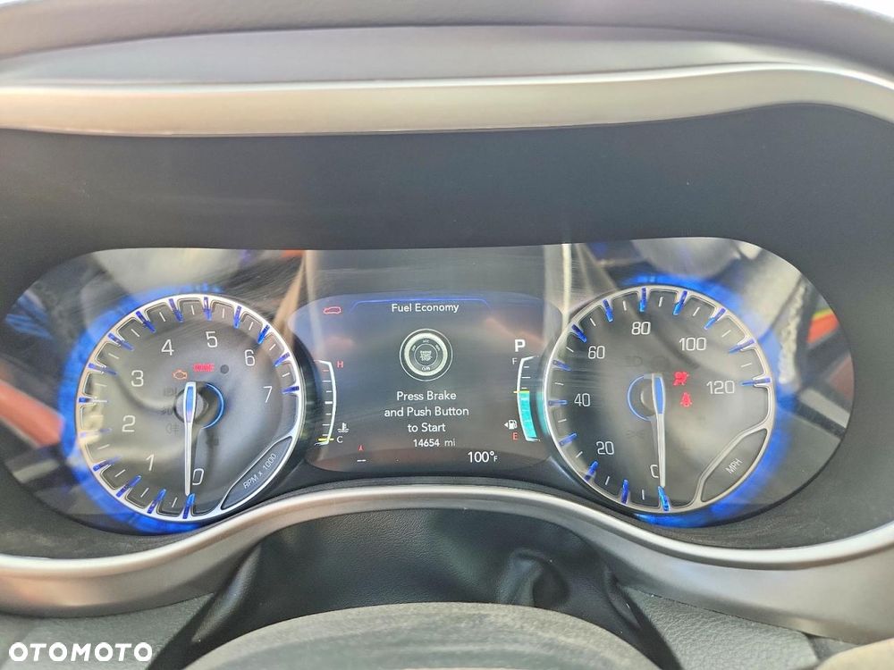 Chrysler Pacifica - 12