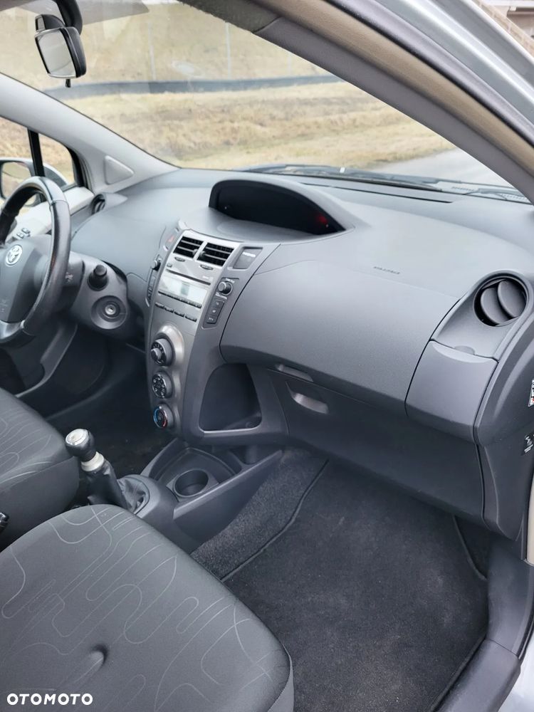 Toyota Yaris - 30