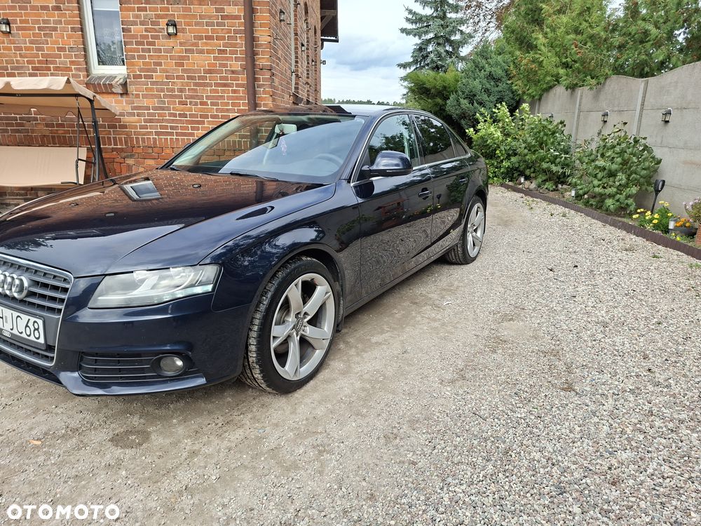 Audi A4 Limousine - 1