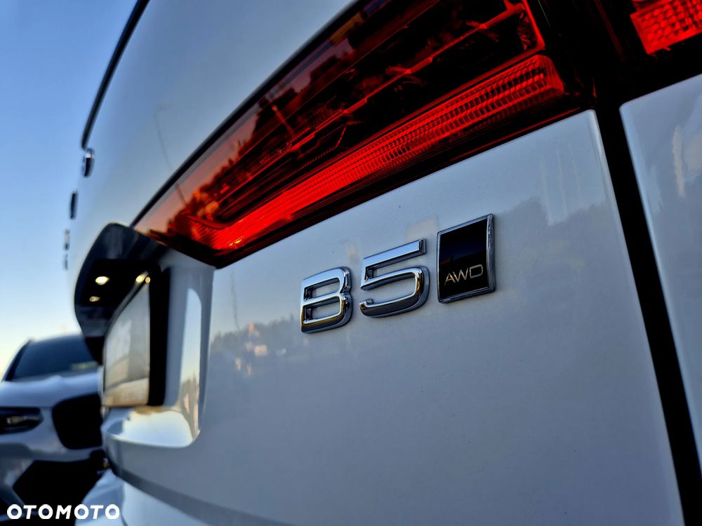Volvo XC 60 B5 B AWD Ultimate Dark - 32