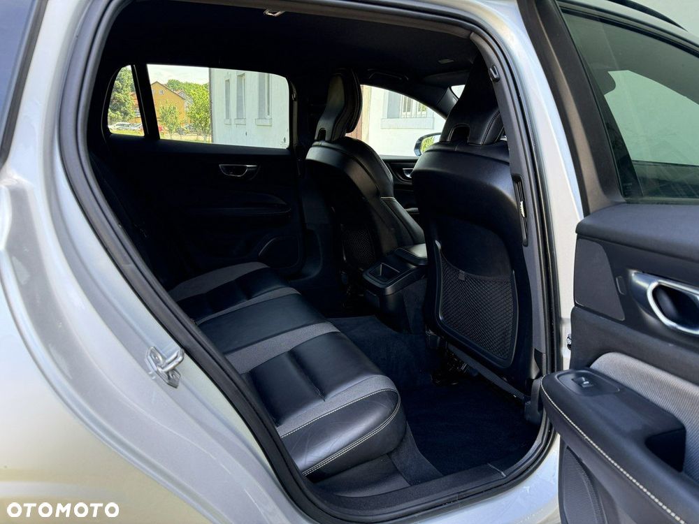Volvo V60 T4 Geartronic R-Design - 22