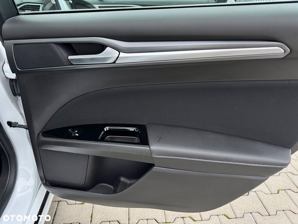 Ford Mondeo 2.0 Hybrid Titanium - 30