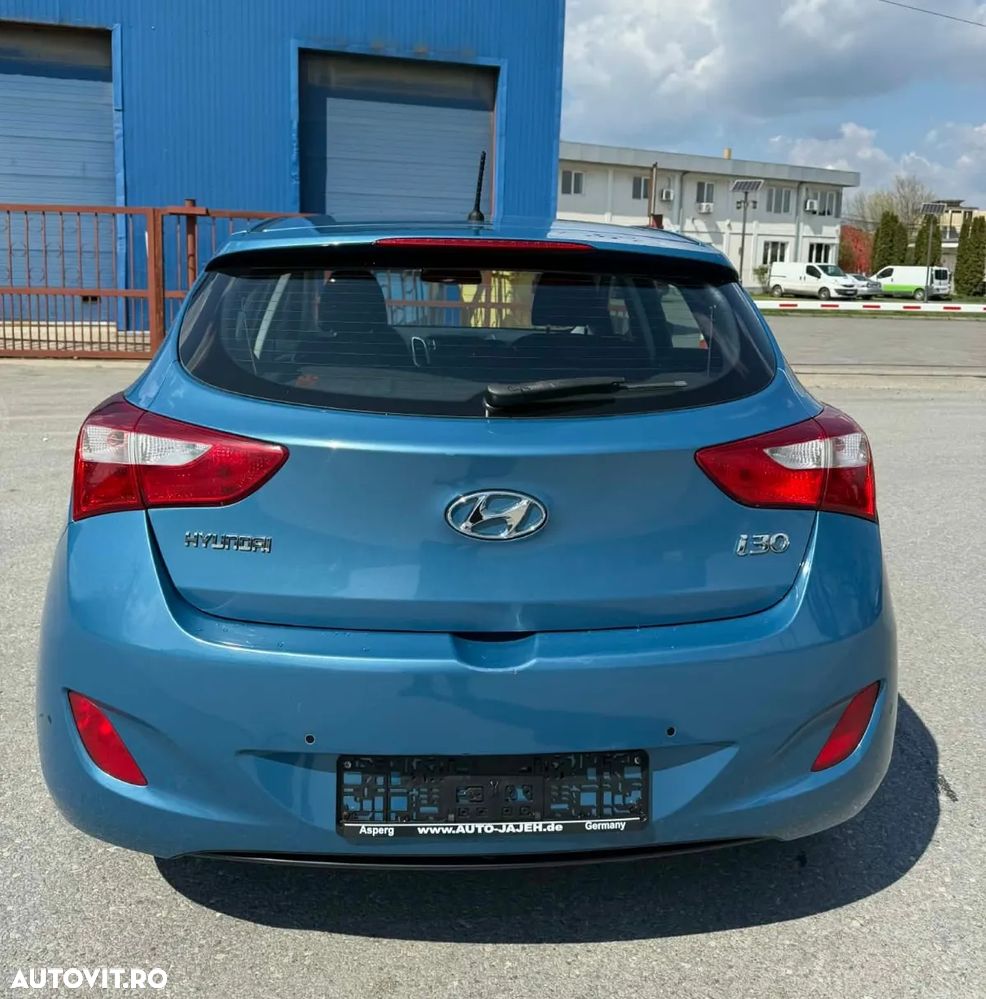 Hyundai i30 1.6 CRDI Automatik Style - 5