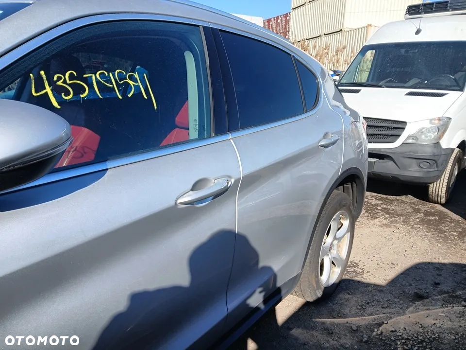 Alfa Romeo Stelvio - 8