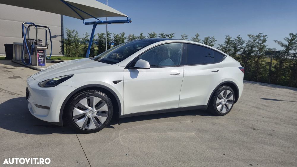 TESLA Model Y 2023 — imagine 3
