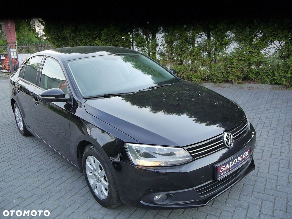 Volkswagen Jetta 1.6 TDI DSG Comfortline - 3