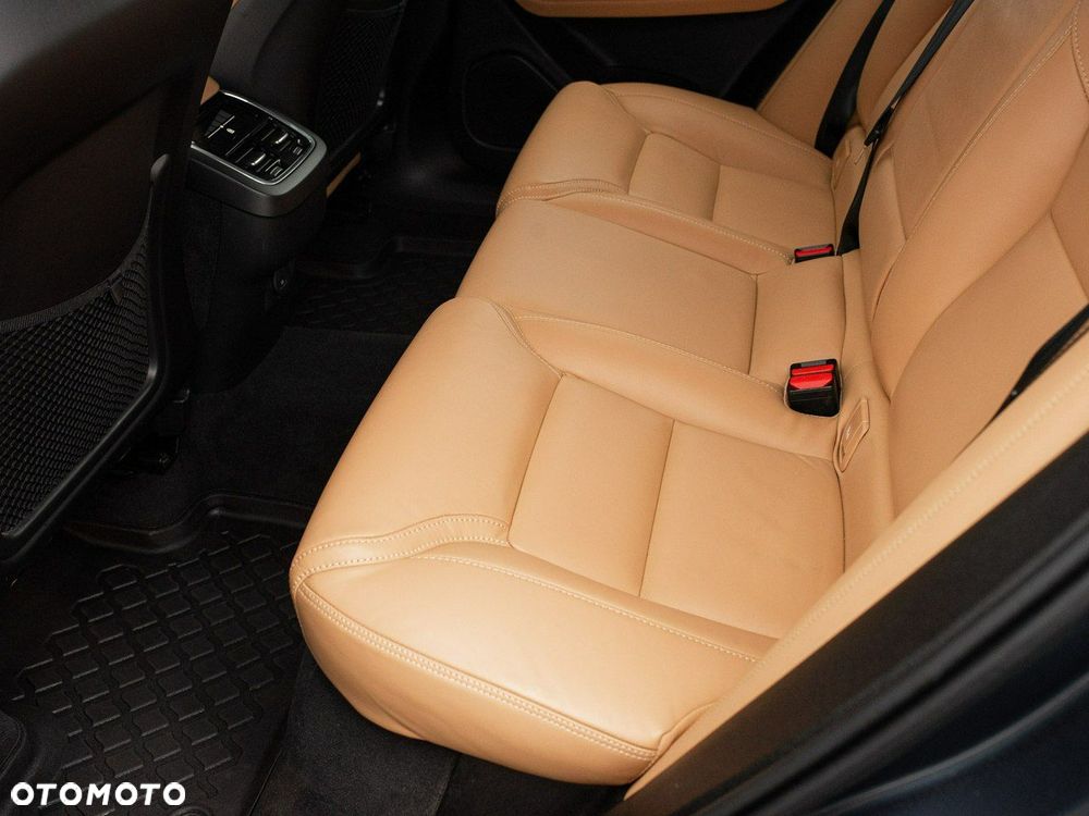 Volvo XC 60 B5 D AWD Inscription - 28