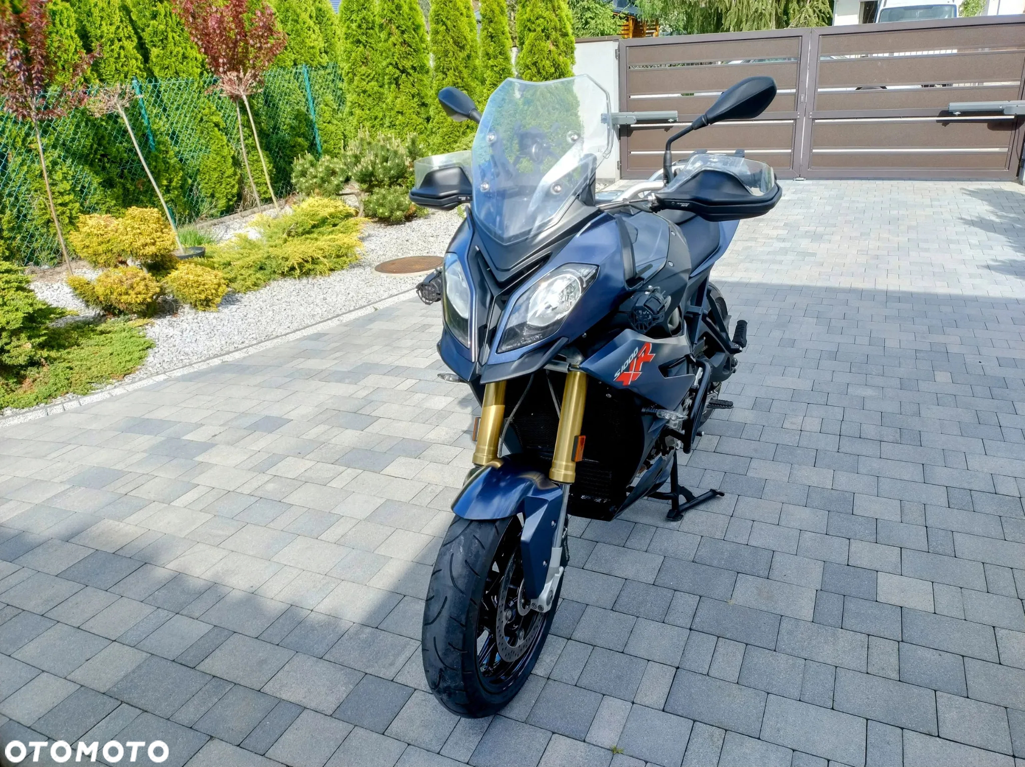 BMW XR - 18