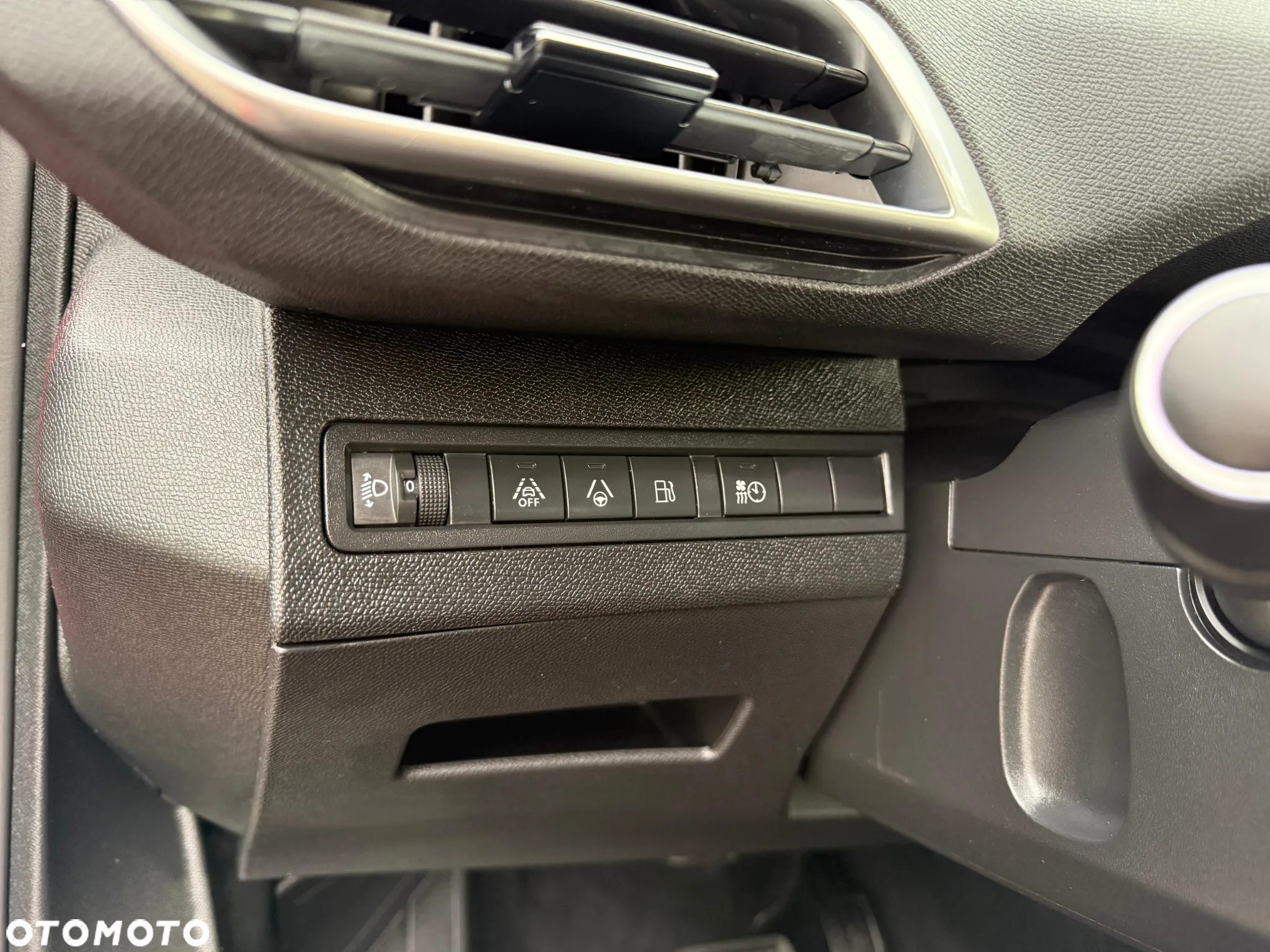 Peugeot 3008 1.6 PureTech Hybrid4 PHEV Road Trip S&S EAT8 - 17