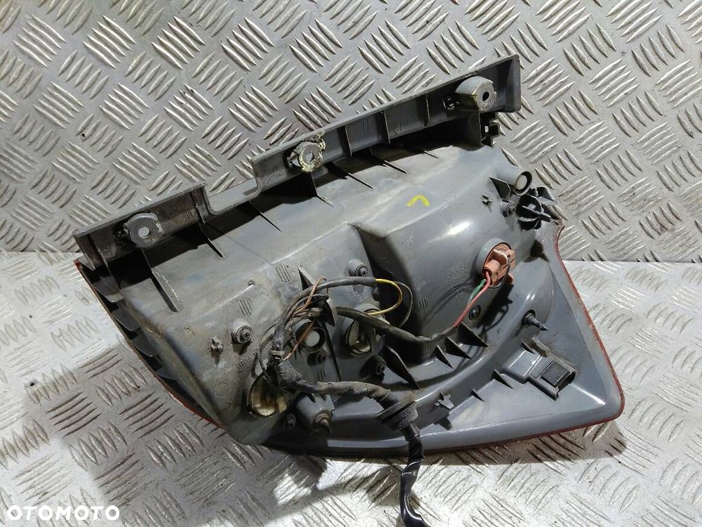 LAMPA LEWA TYLNA KIA CEED - 2