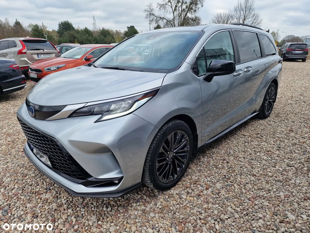 Toyota Sienna - 1