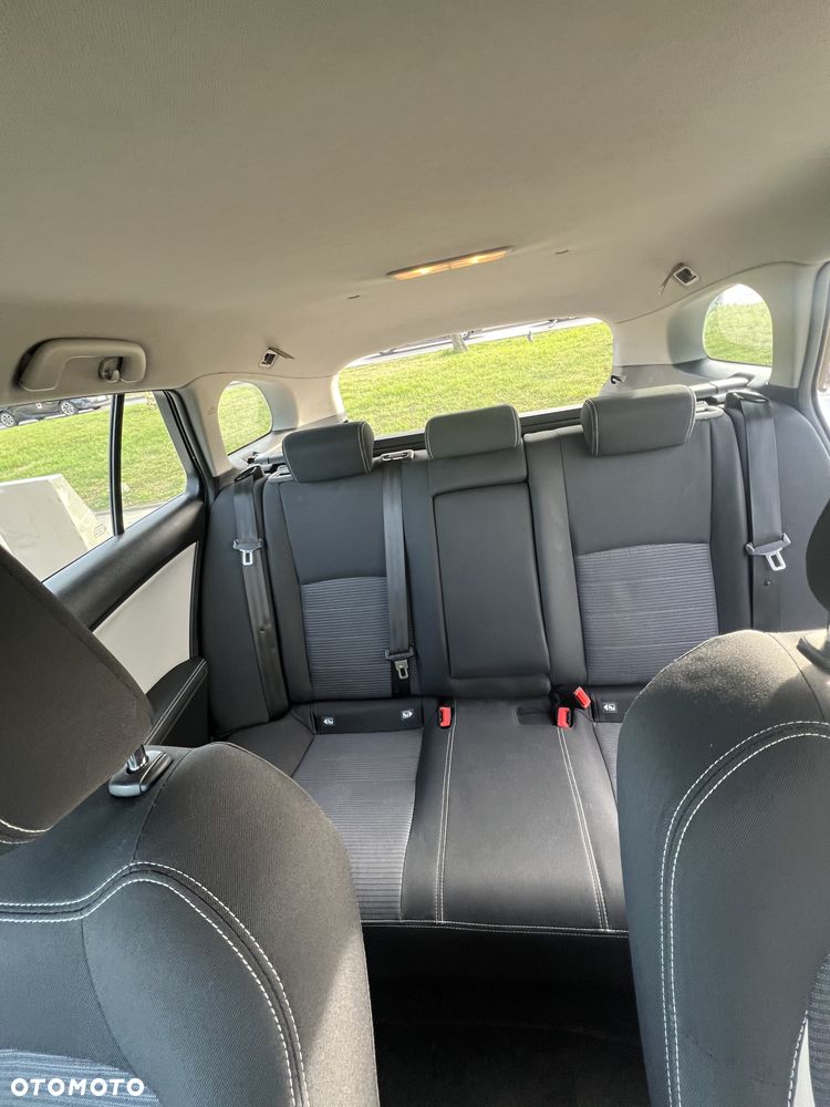 Toyota Avensis 2.0 D-4D Premium - 8