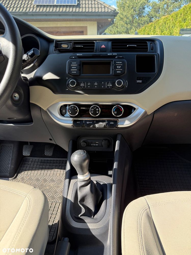 Kia Rio - 12