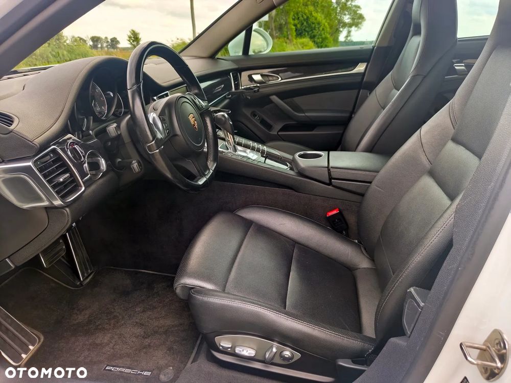 Porsche Panamera - 25